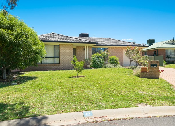 11 Tulloch Place, Dubbo NSW 2830