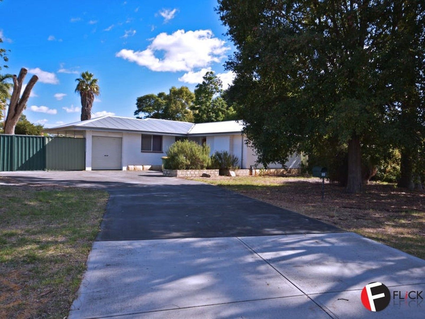 5 bedrooms House in 19 Earls Court THORNLIE WA, 6108
