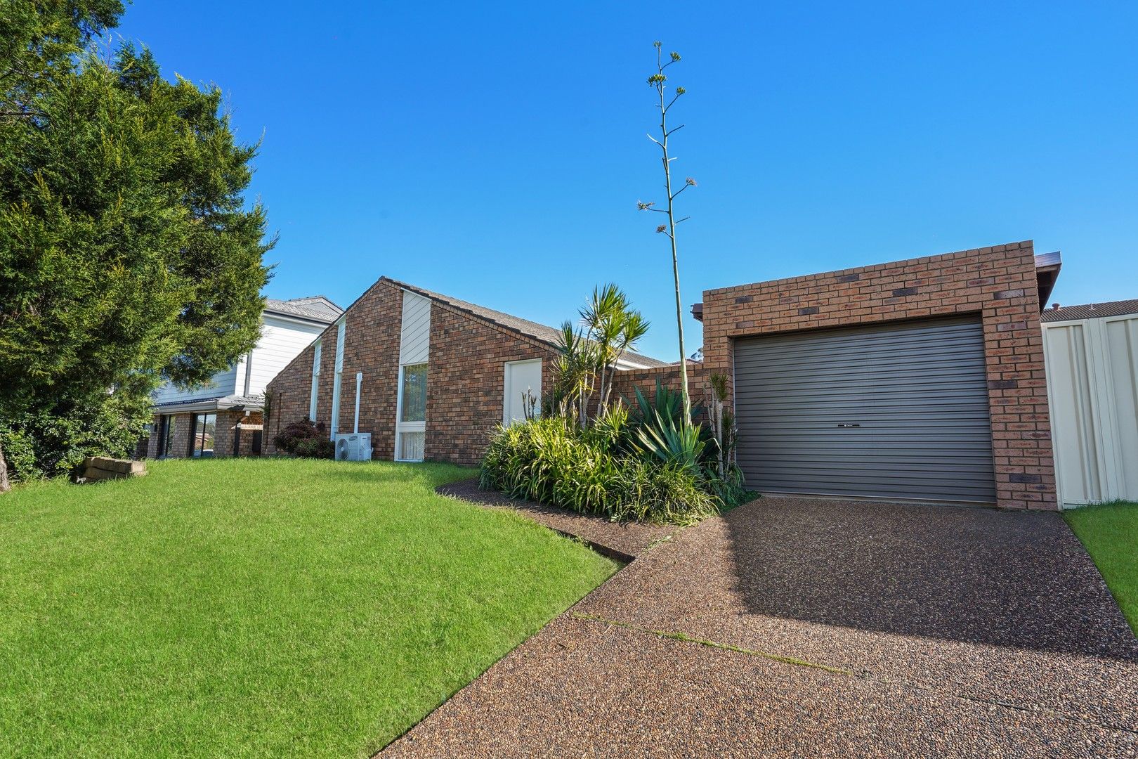 4 bedrooms House in 4 Riesling Place ESCHOL PARK NSW, 2558