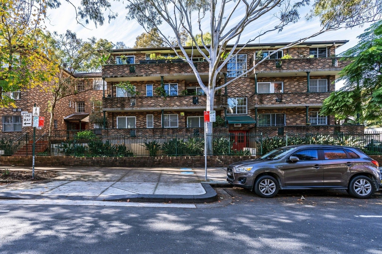 3 bedrooms Apartment / Unit / Flat in 4/292 Chalmers Street REDFERN NSW, 2016
