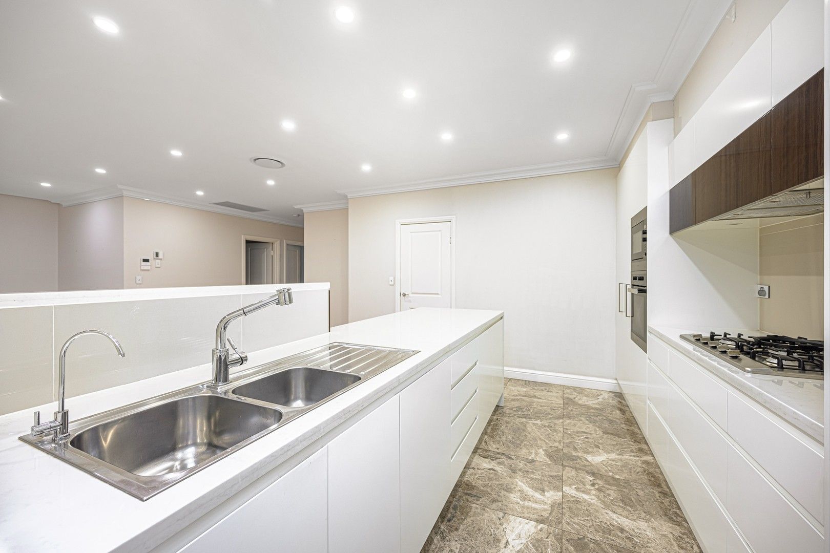 3 bedrooms Apartment / Unit / Flat in 1/14-18 Coonanbarra Road WAHROONGA NSW, 2076