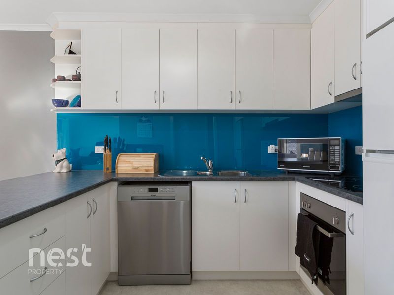 2/2 Suncoast Drive, Blackmans Bay TAS 7052, Image 1