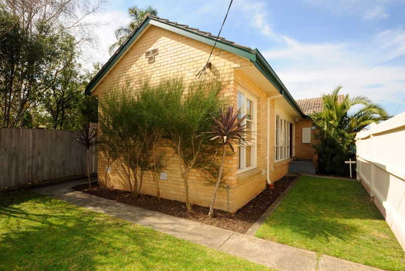 2 bedrooms Apartment / Unit / Flat in 1/2 Elizabeth Crescent CARNEGIE VIC, 3163