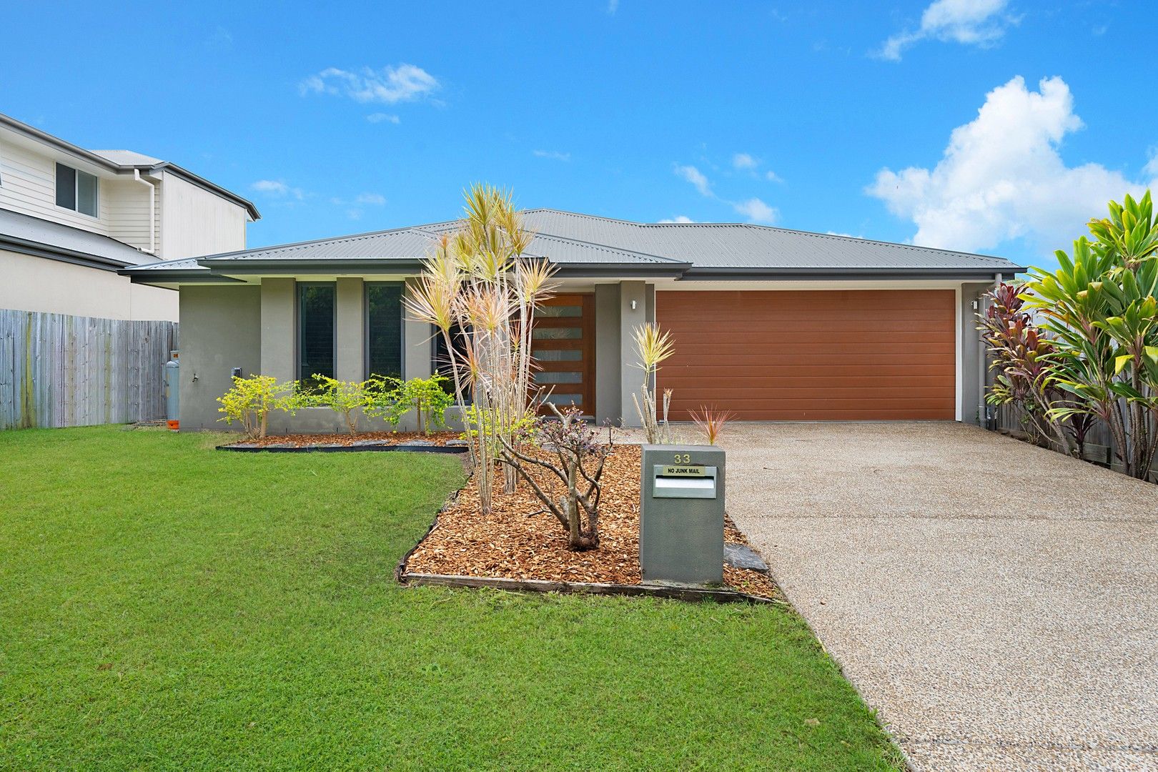 4 bedrooms House in 33 Sarsenet Circuit MOUNT COTTON QLD, 4165