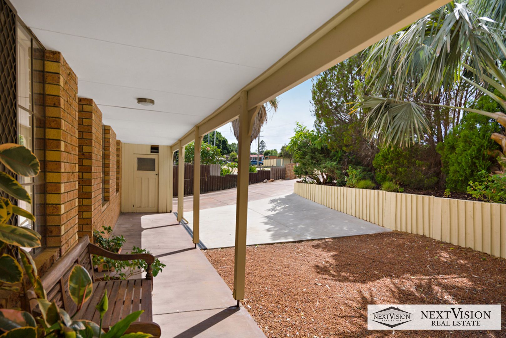 8 Newstead Crescent, Parmelia WA 6167, Image 2