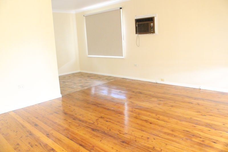 11 Woodview Avenue, Oxley Park NSW 2760 House For Rent 320 Domain