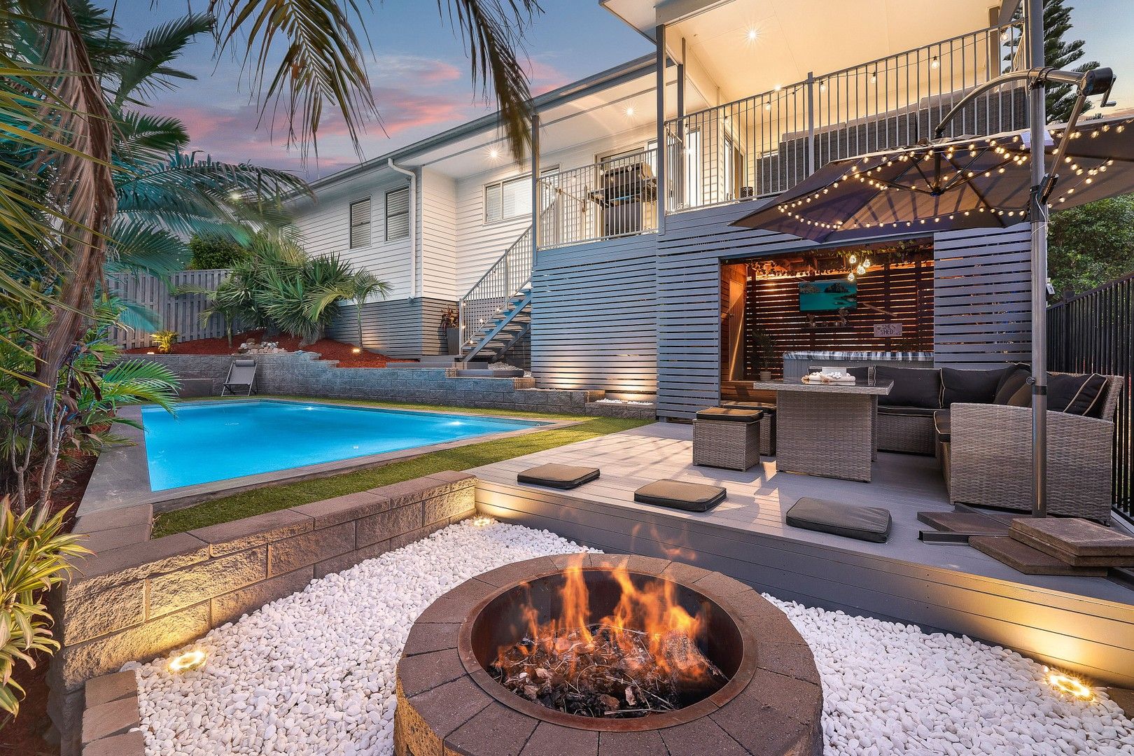 6 bedrooms House in 26 Coomerong Crescent UPPER COOMERA QLD, 4209