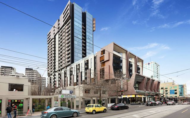 2 bedrooms Apartment / Unit / Flat in 2003N/227-229 Toorak Road SOUTH YARRA VIC, 3141