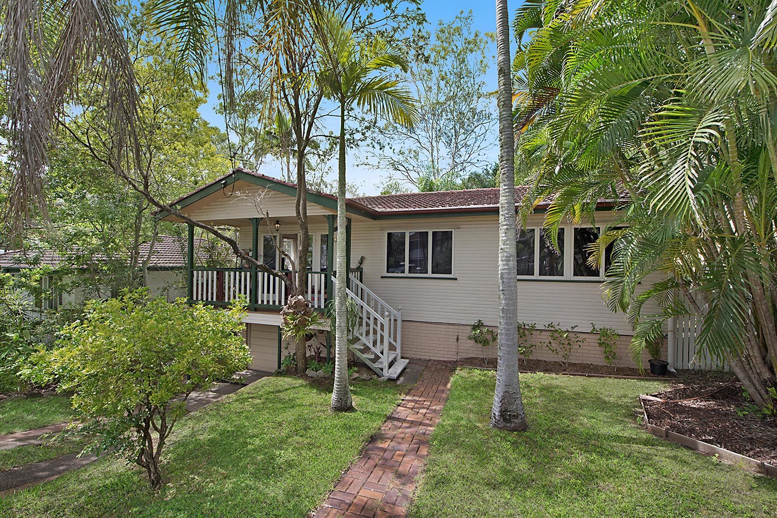 3 bedrooms House in 12 Karowara St THE GAP QLD, 4061