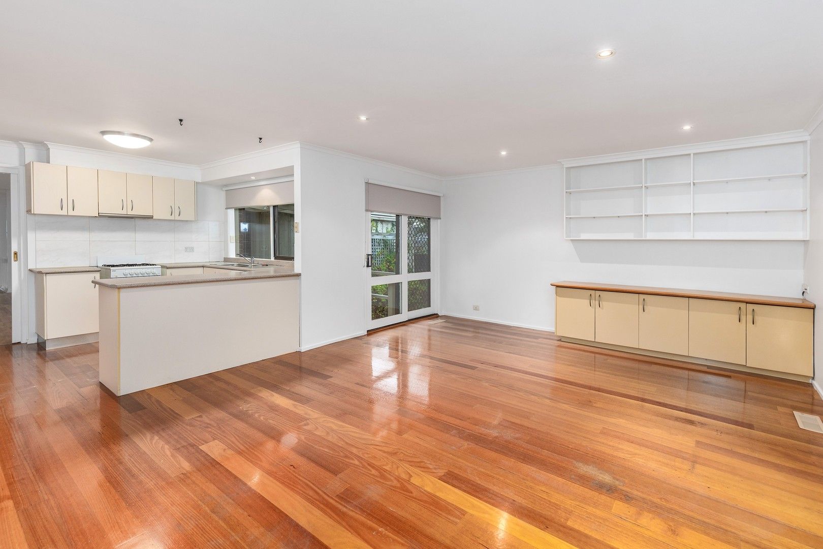 3 bedrooms House in 81 Seaview Avenue SAFETY BEACH VIC, 3936