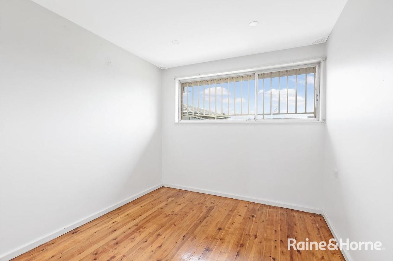 14 Cleopatra Drive, Rosemeadow NSW 2560 House For Rent 550 Domain