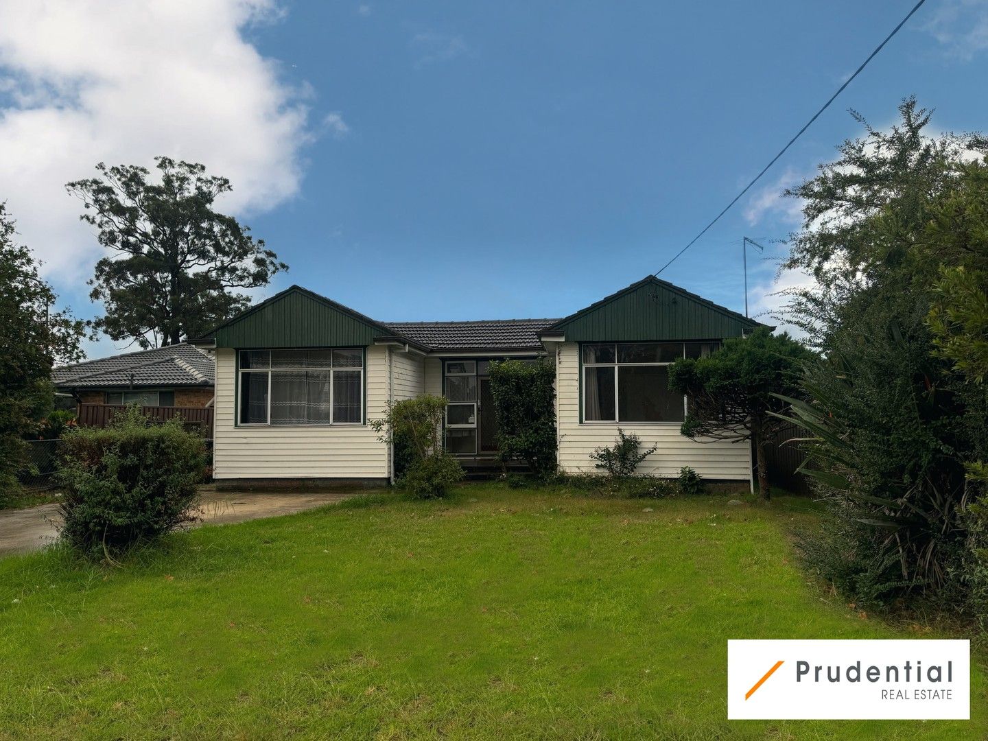 3 bedrooms House in 98 Saywell Road MACQUARIE FIELDS NSW, 2564