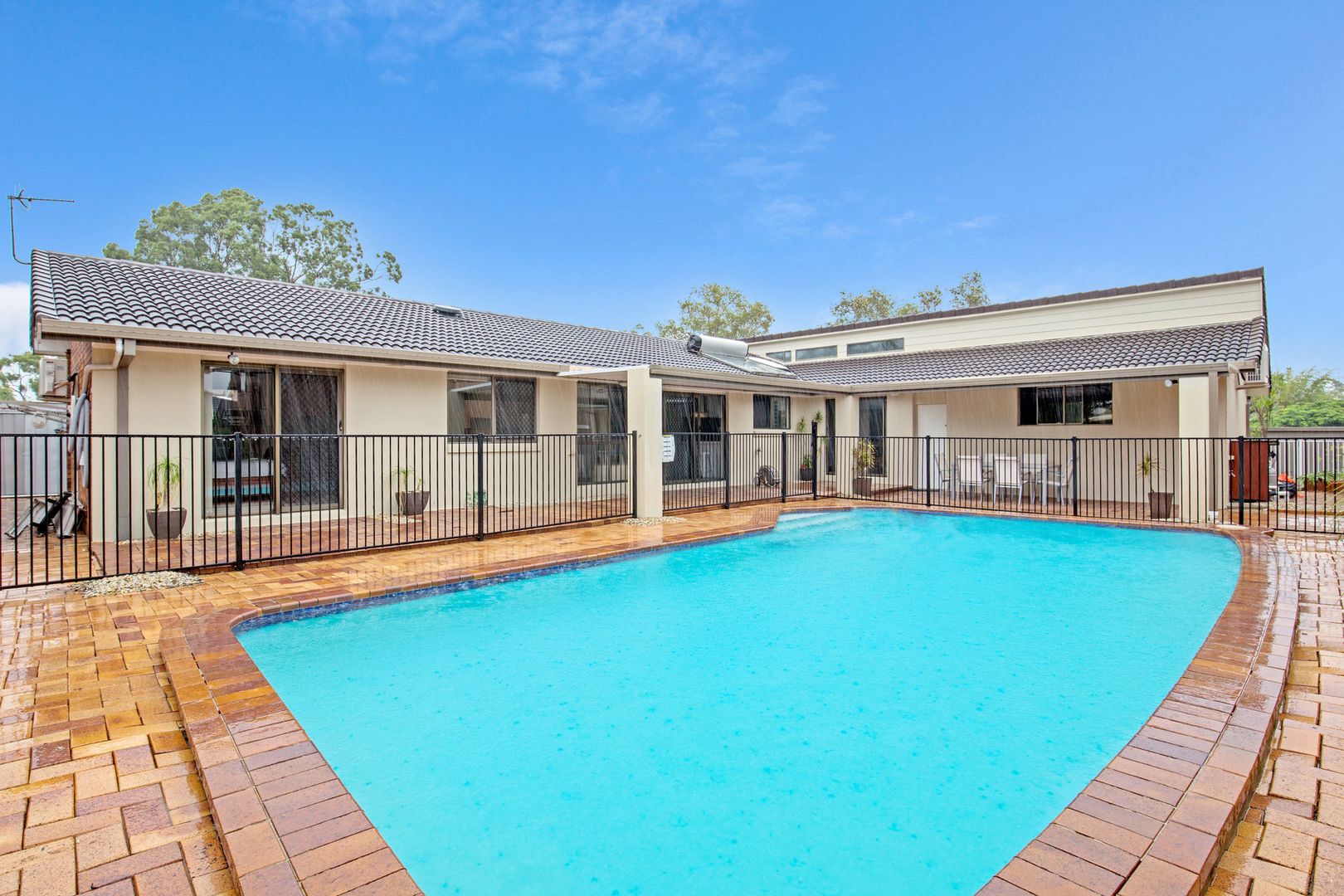 16 Wild Duck Drive, Mermaid Waters QLD 4218, Image 2