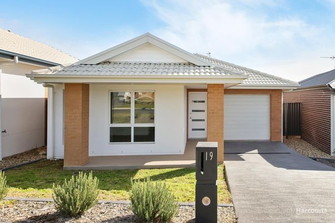 Picture of 19 Melton Circuit, GREGORY HILLS NSW 2557