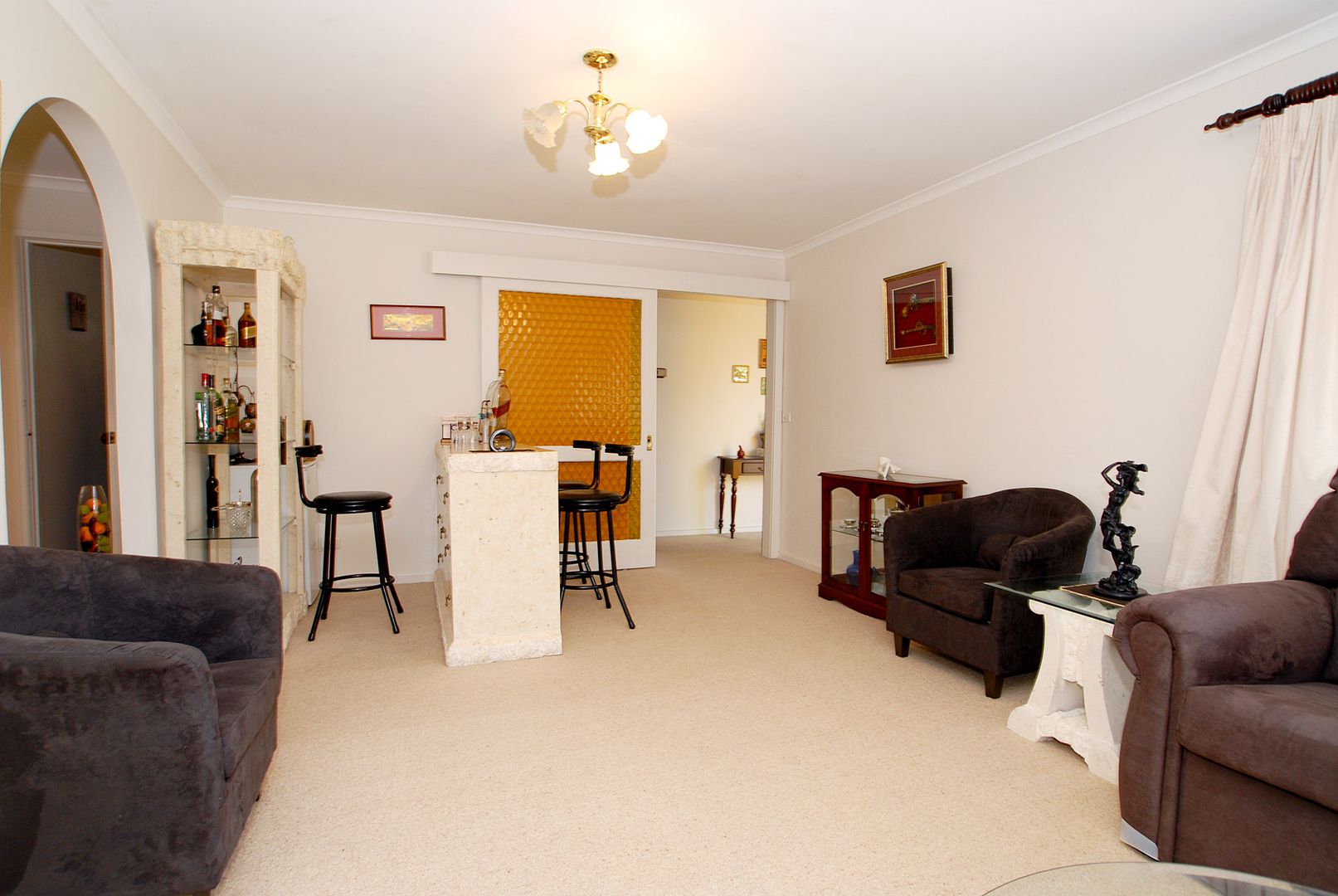 95 King Arthur Drive, Glen Waverley VIC 3150, Image 2