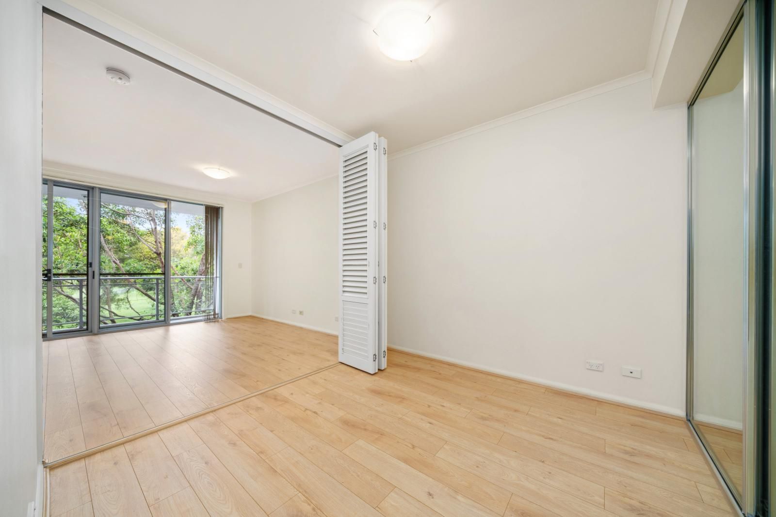 1 bedrooms Apartment / Unit / Flat in 217/25-33 Allen Street WATERLOO NSW, 2017