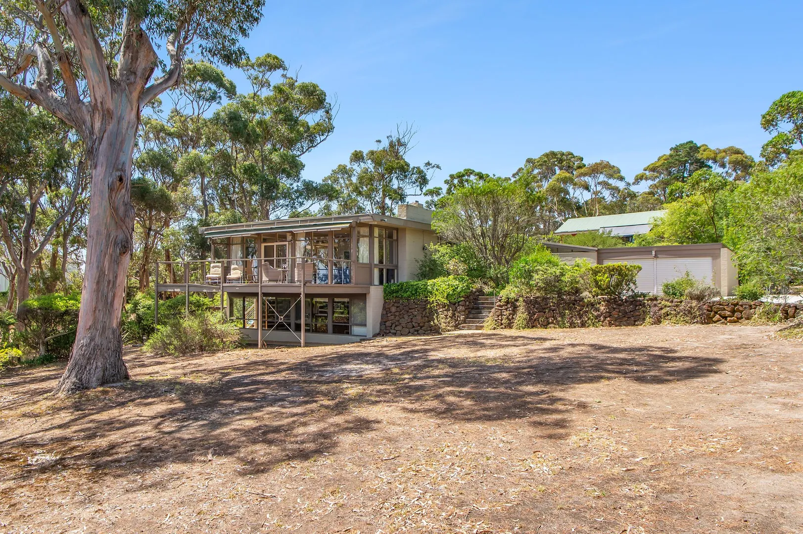 House in Mornington - More