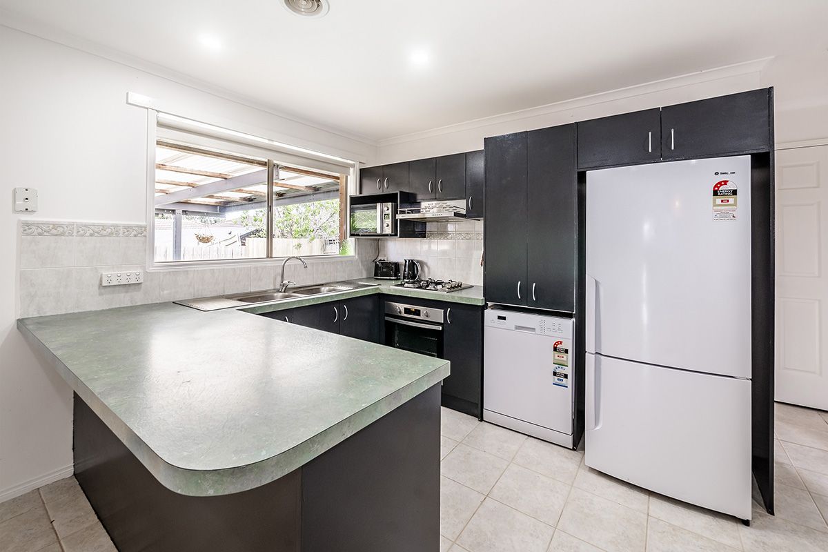 2 Knowing Close, Cranbourne West VIC 3977, Image 1