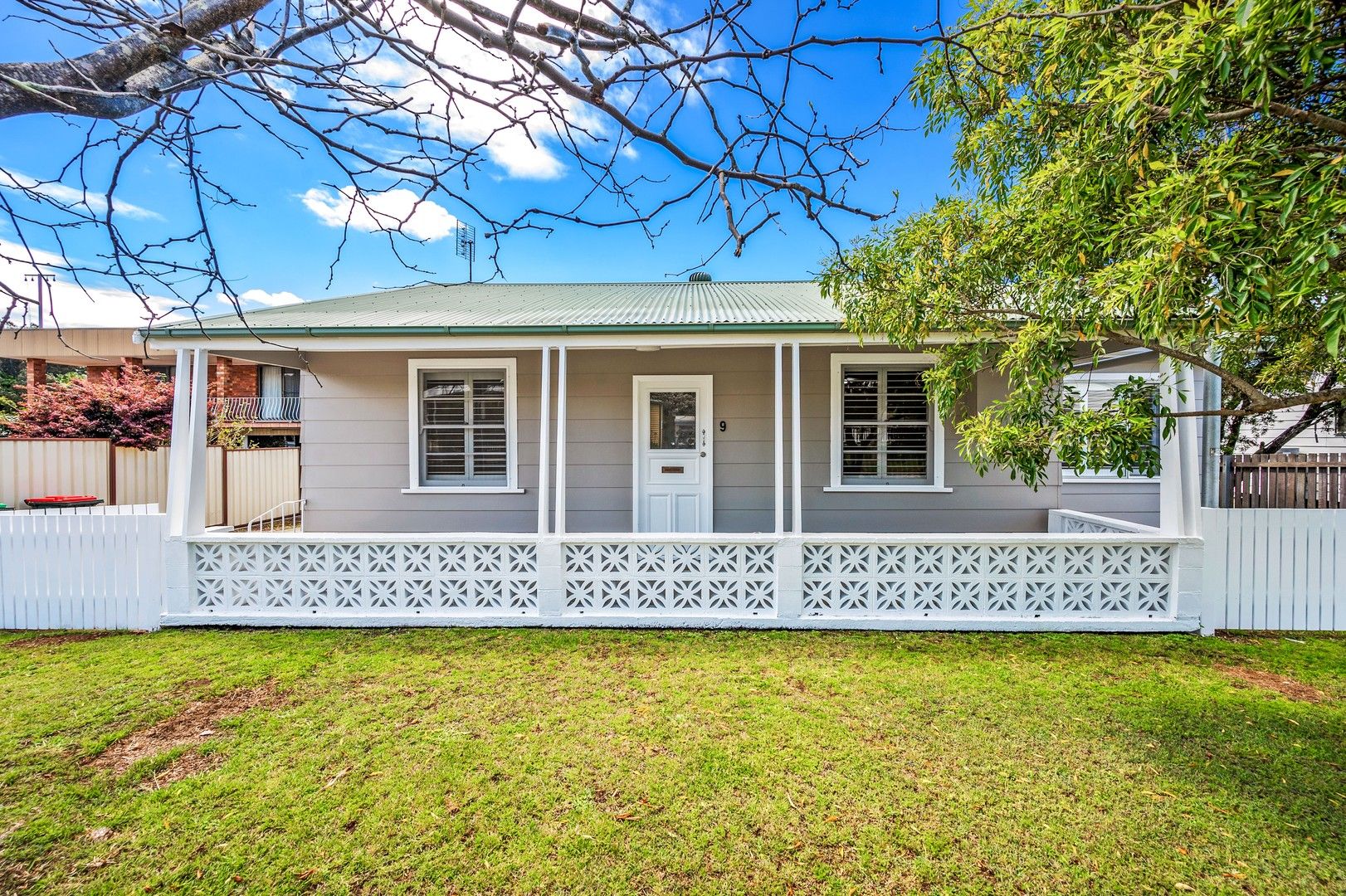 3 bedrooms House in 9 Flowers Drive CATHERINE HILL BAY NSW, 2281
