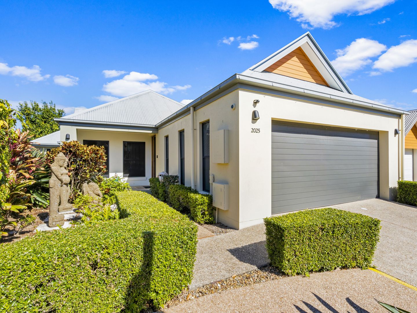 2025/1 The Vistas Drive , Carrara Property History & Address Research