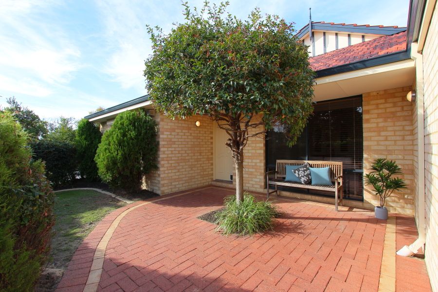 2 Barcoo Close, Sinagra WA 6065, Image 1