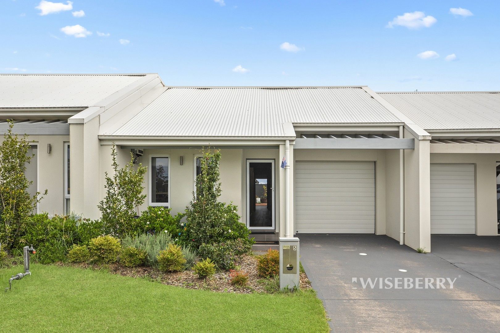 3 bedrooms House in 5 Cecilia Street HAMLYN TERRACE NSW, 2259