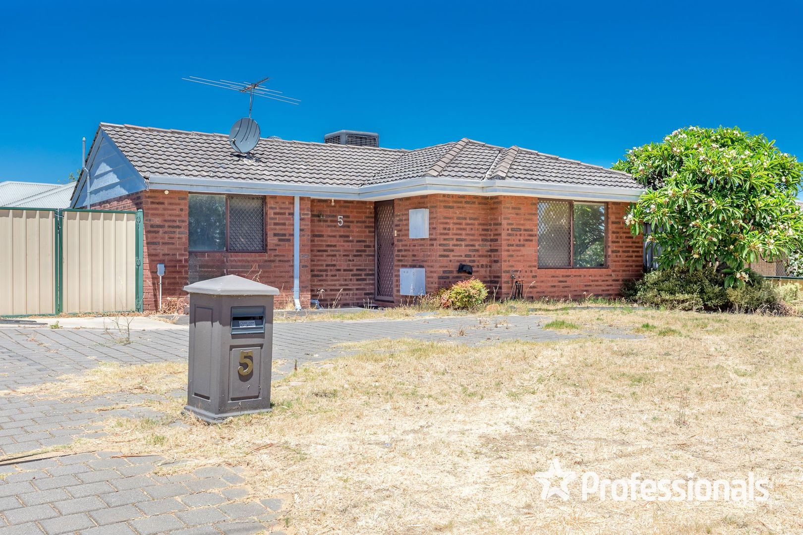 5 Brixey Court, Armadale WA 6112, Image 2