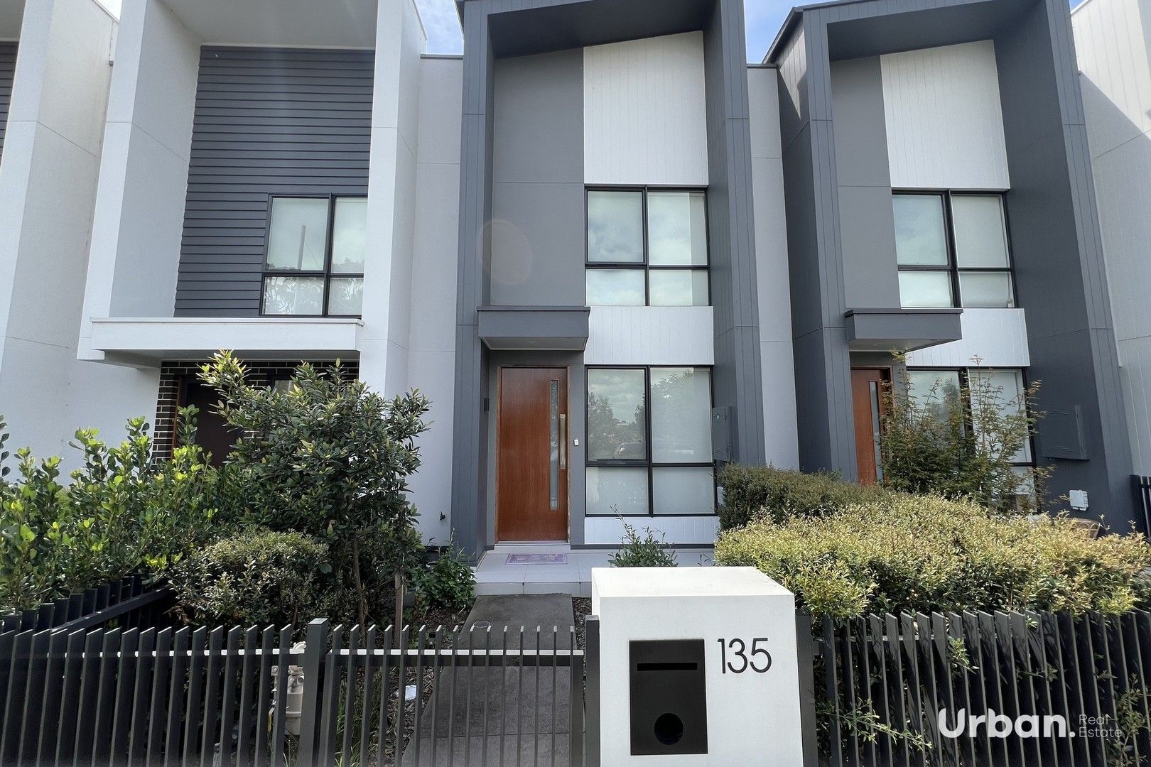 2 bedrooms Townhouse in 135. Passiflora Avenue DENHAM COURT NSW, 2565