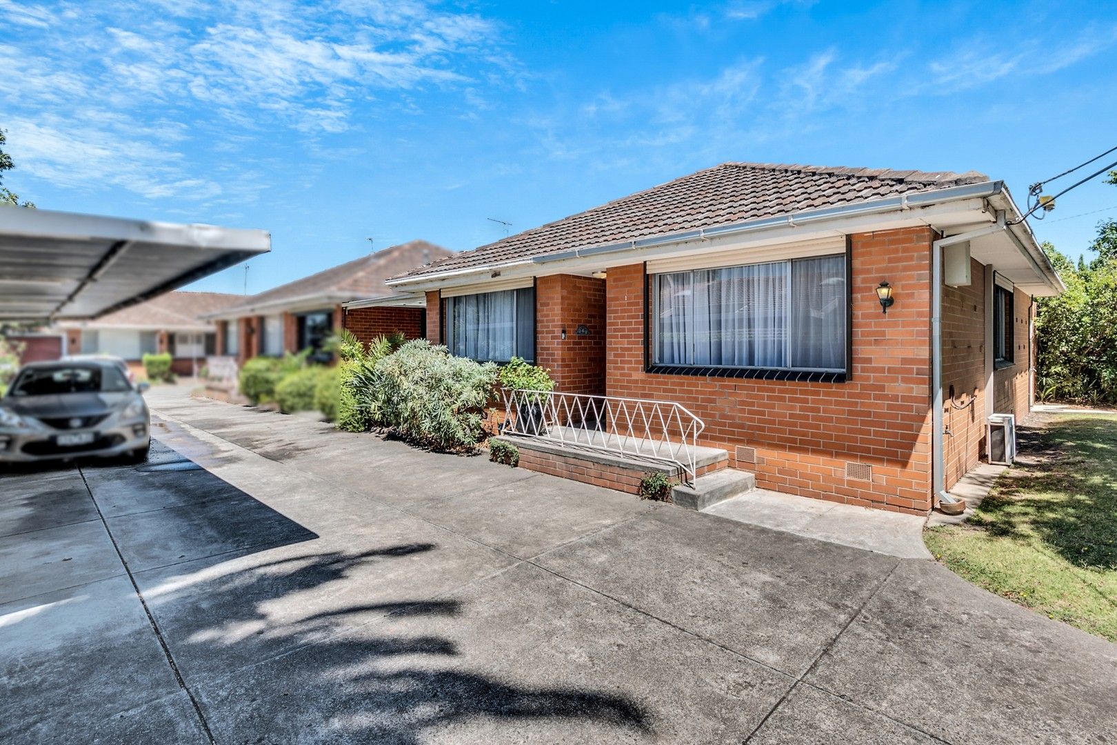 2 bedrooms Apartment / Unit / Flat in 1/52 The Grove COBURG VIC, 3058