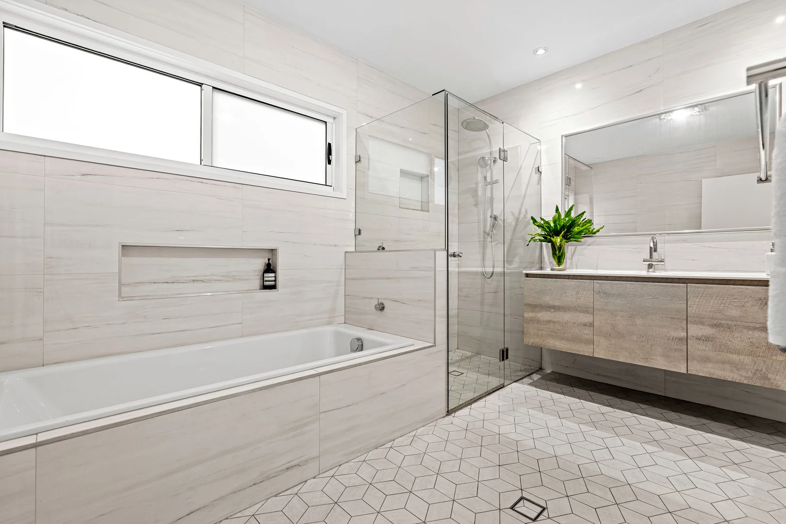 Additional image 12 of 347 Upper Esplanade, Manly QLD 4179