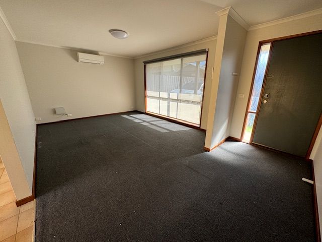 2/8 Fairbairn Road, Cranbourne VIC 3977, Image 1