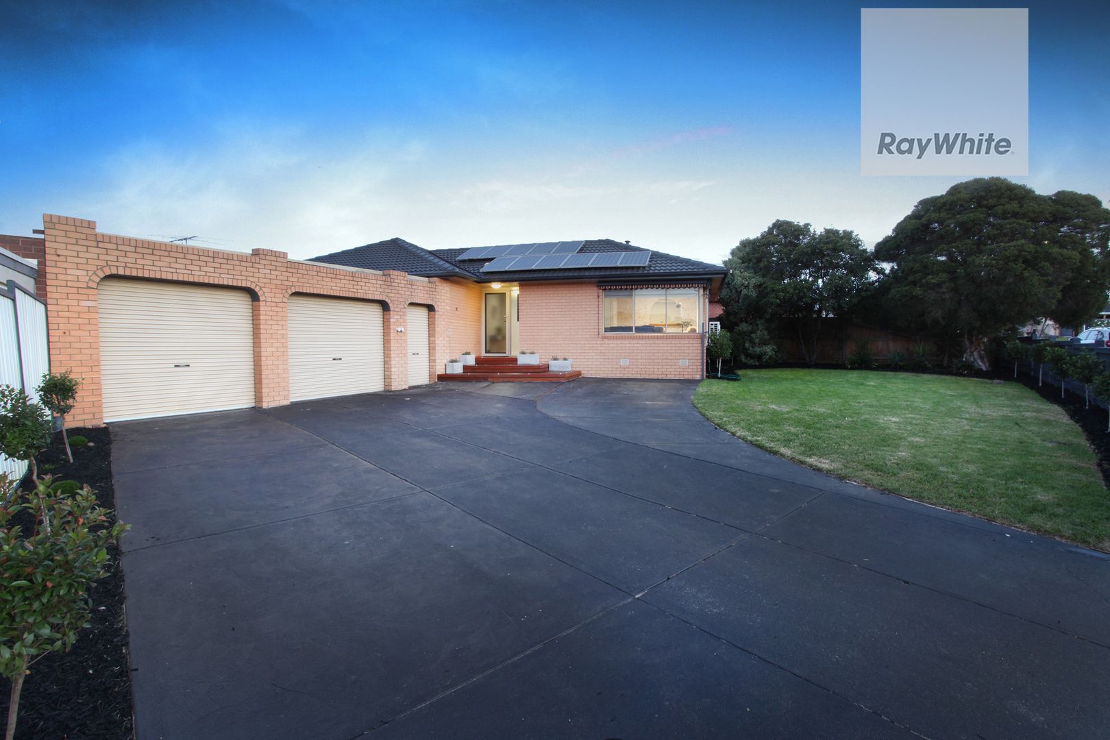 18 Snaefell Crescent, Gladstone Park VIC 3043, Image 2