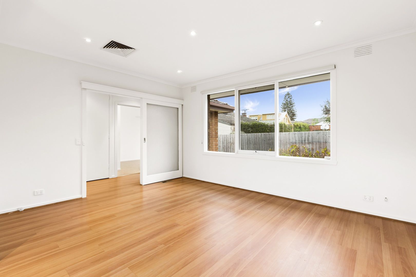 2/12 Clapham Road, Hughesdale VIC 3166, Image 1