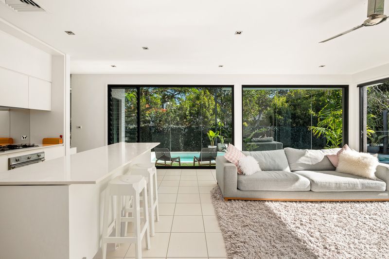 4 bedrooms House in 2 Shore Crescent BULIMBA QLD, 4171