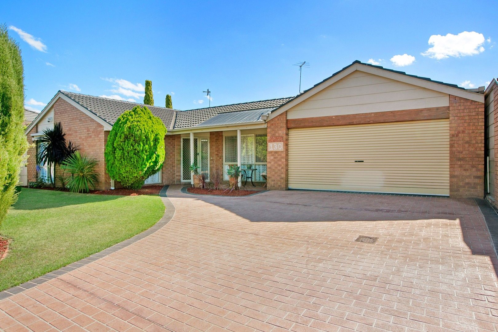 4 bedrooms House in 130 Centenary Drive MILL PARK VIC, 3082
