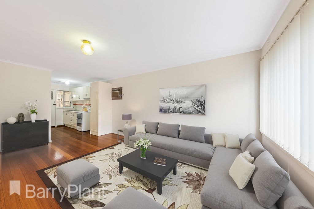 1/112 East Esplanade, St Albans VIC 3021, Image 2