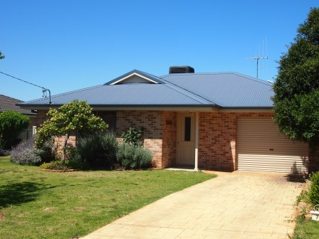 7 Guillan Place, Parkes NSW 2870