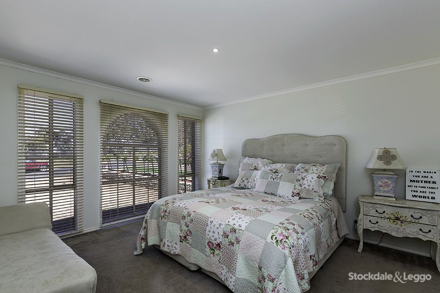 13 St Andrews Way, Bacchus Marsh VIC 3340, Image 2