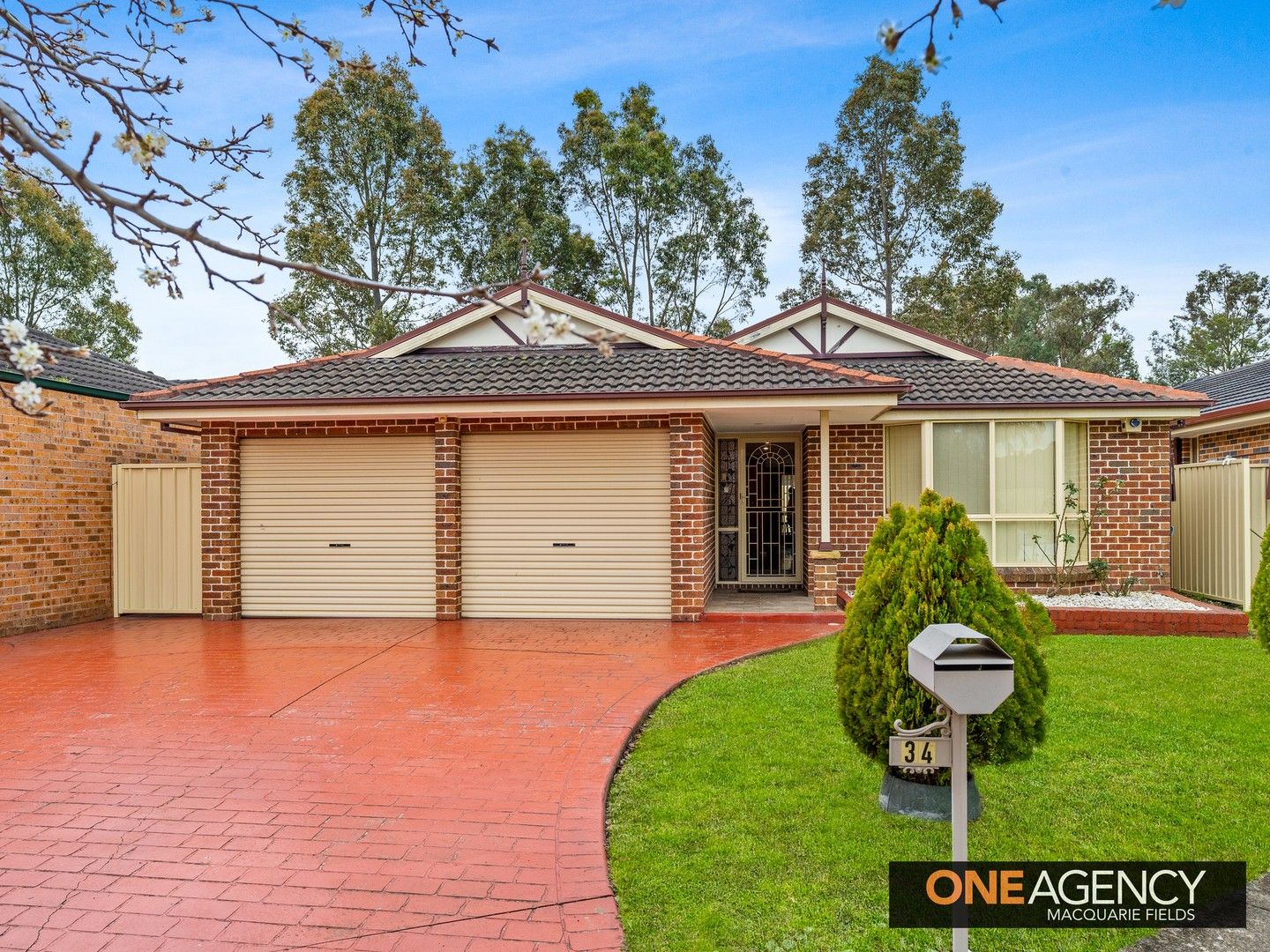 3 bedrooms House in 34 Springfield Court WATTLE GROVE NSW, 2173