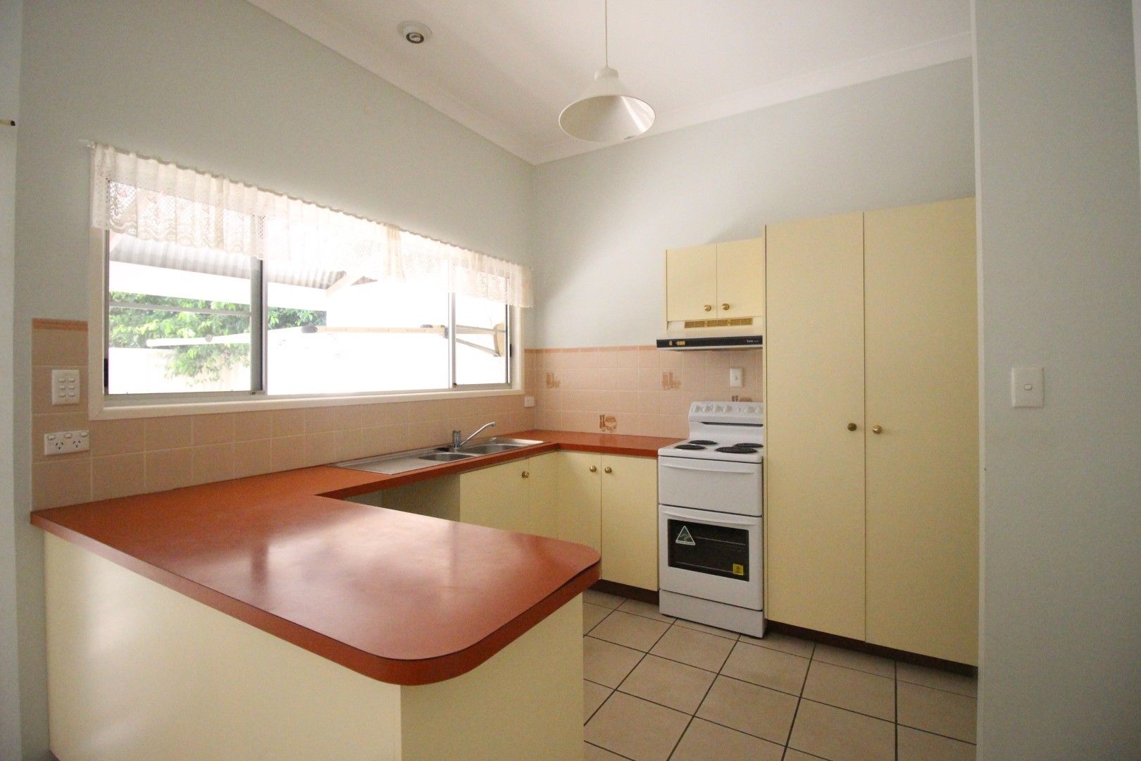 6/37 Hackett Terrace, Richmond Hill QLD 4820, Image 2