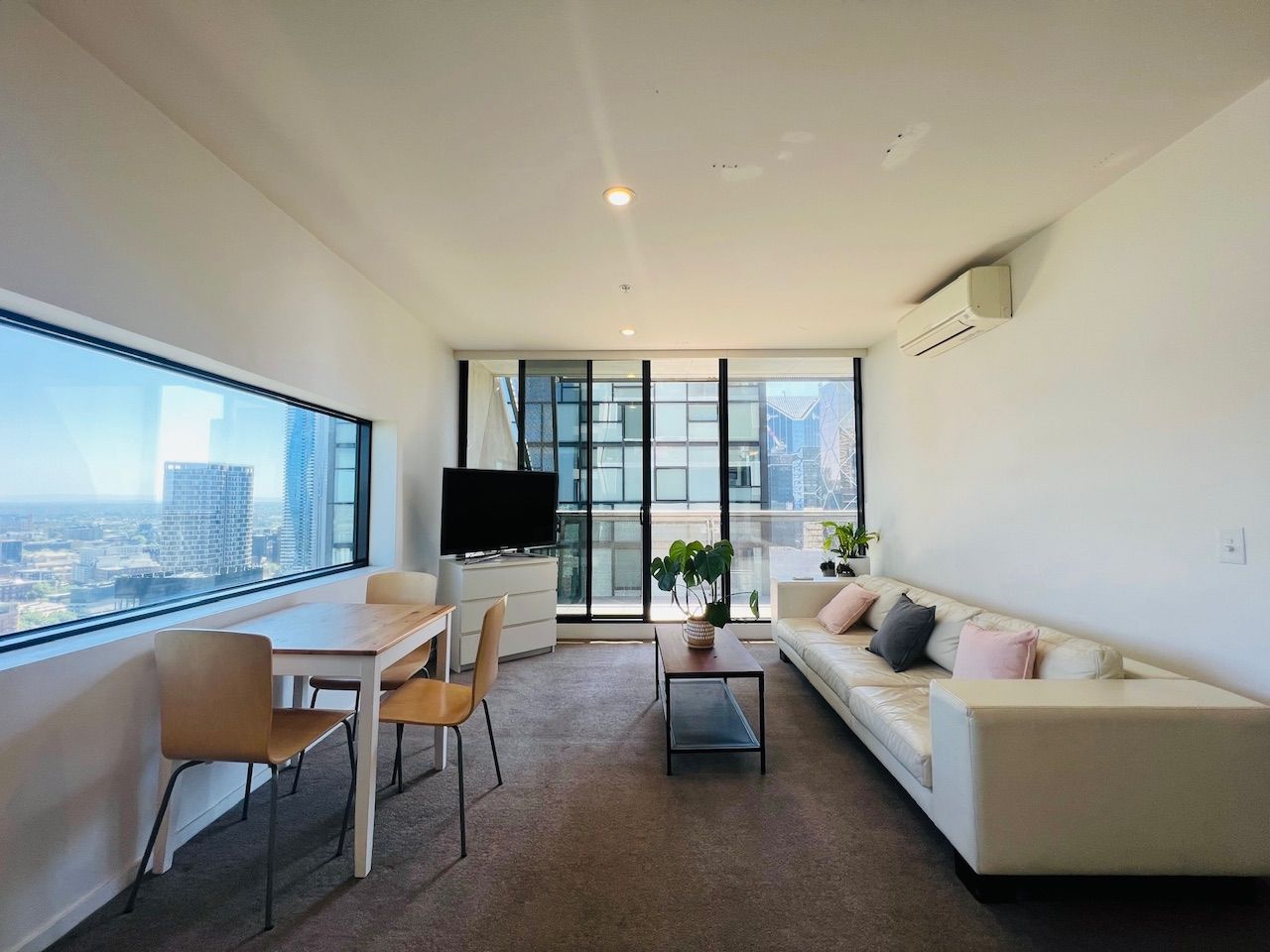 2 bedrooms Apartment / Unit / Flat in 3101/350 William Street MELBOURNE VIC, 3000