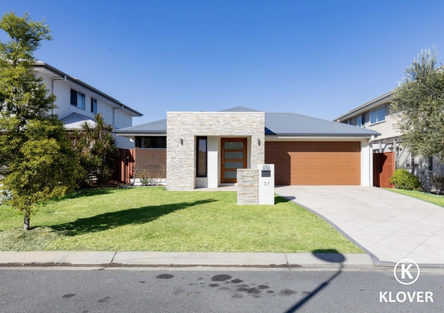 4 bedrooms House in 37 Obrist Place ROCHEDALE QLD, 4123
