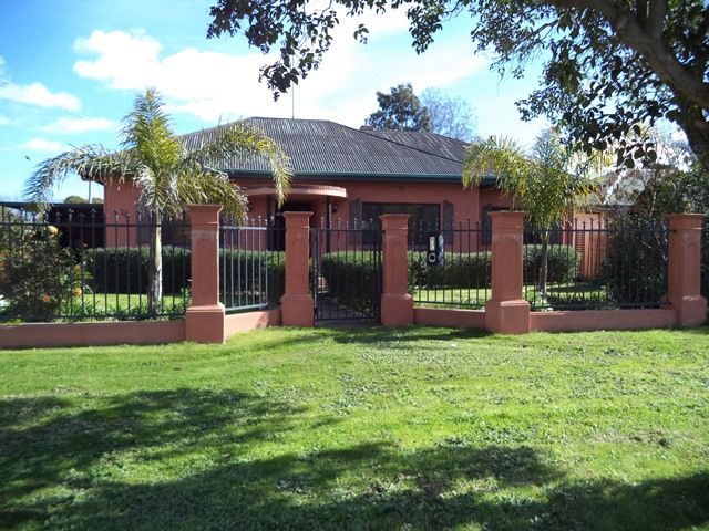2 bedrooms House in 61 Hume Street ECHUCA VIC, 3564