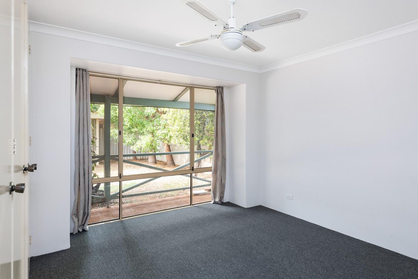 4/15-17 Burton Place, West Lamington WA 6430, Image 2