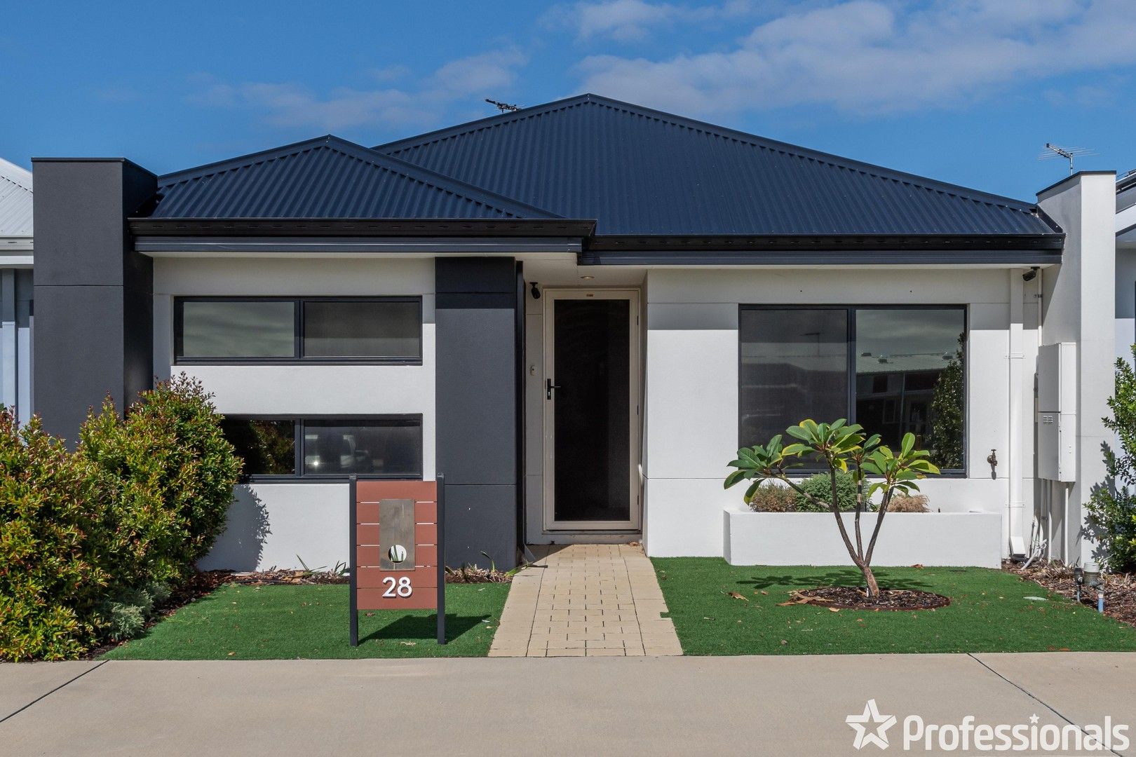 3 bedrooms House in 28 Nyilla Approach BALDIVIS WA, 6171