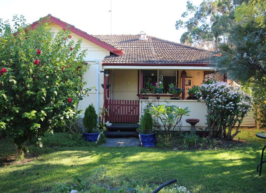 9 Sutton Street, Waroona WA 6215 Domain