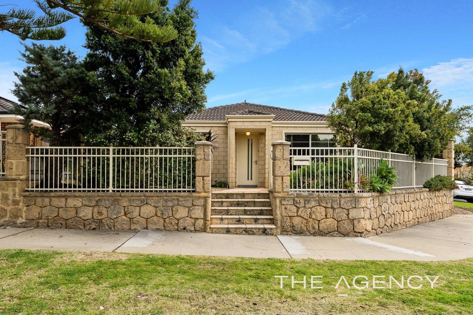 17 Grand Bank Parkway, Mindarie WA 6030, Image 2