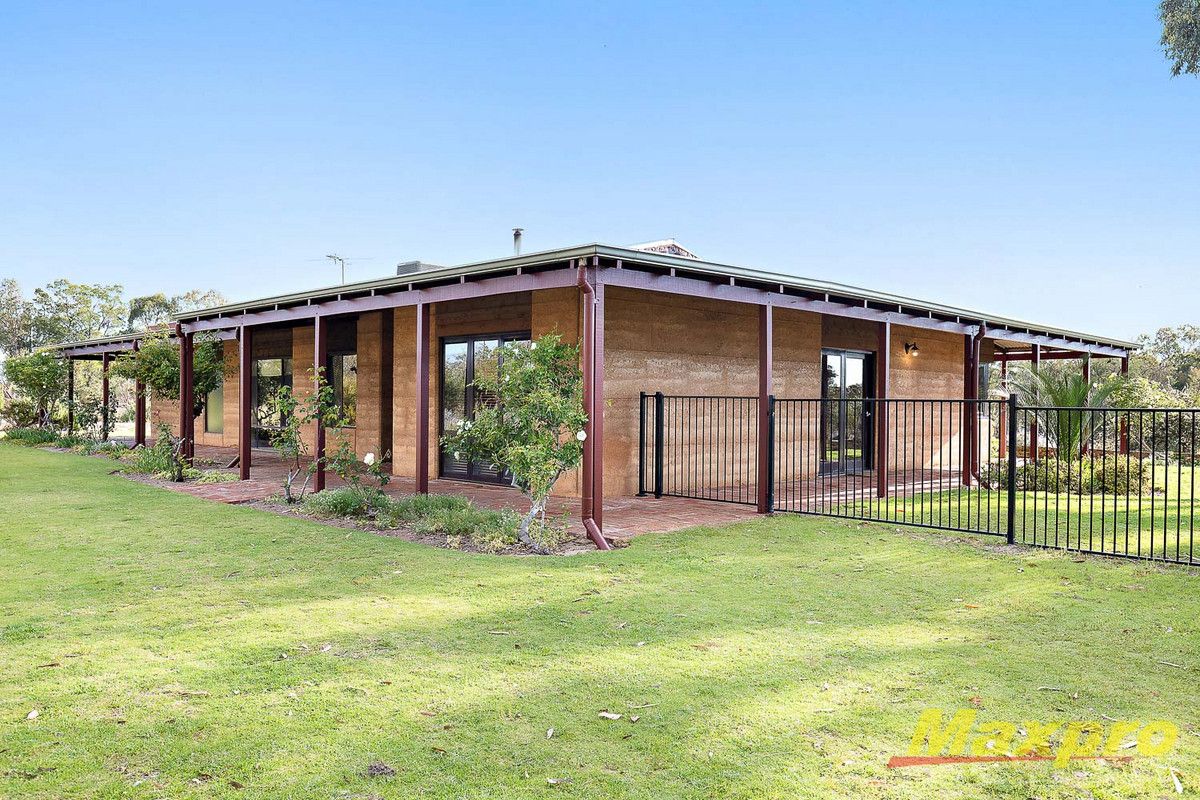 5 bedrooms House in 114 Boronia Road BANJUP WA, 6164