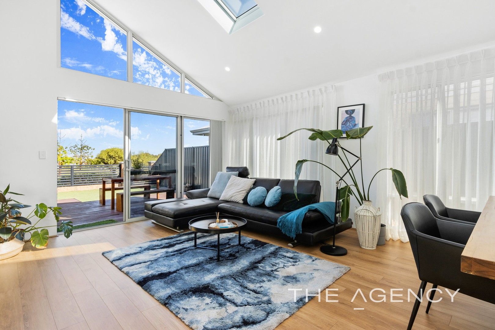 4 bedrooms House in 17 Simcoe Way CAVERSHAM WA, 6055