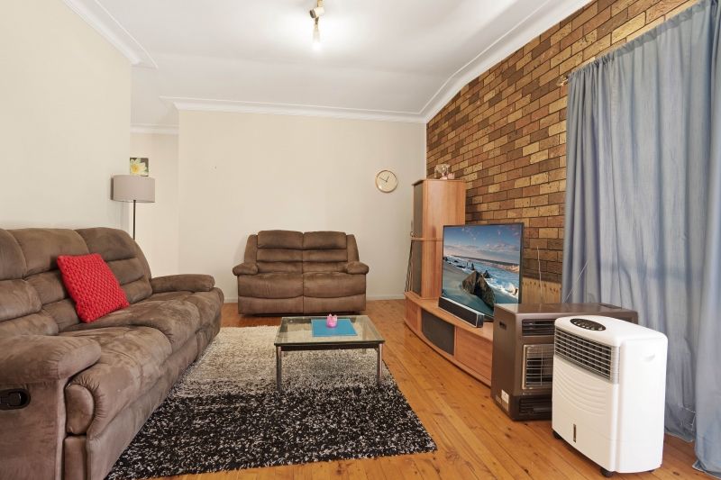 24 Long Crescent, Shortland NSW 2307, Image 2